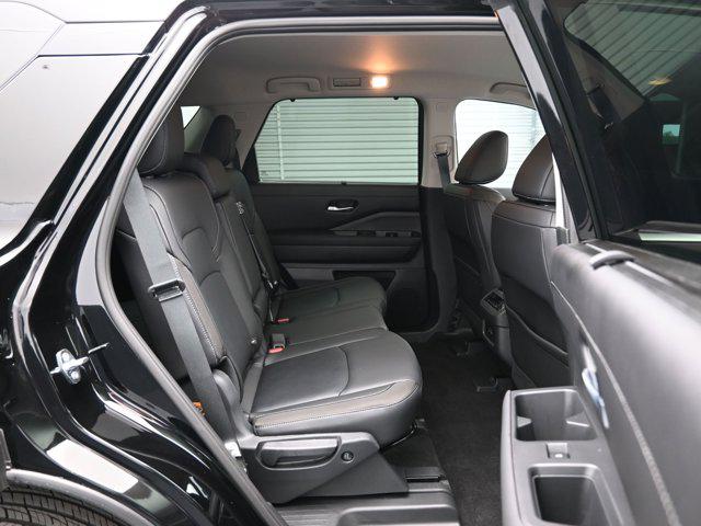 2025 Nissan Pathfinder SL 4WD