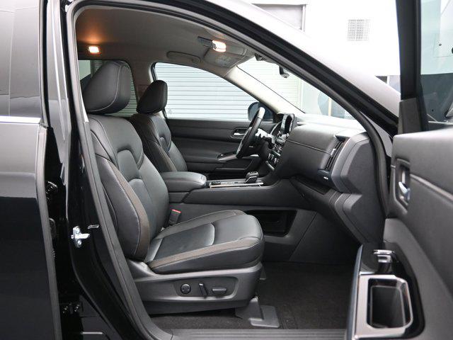 2025 Nissan Pathfinder SL 4WD