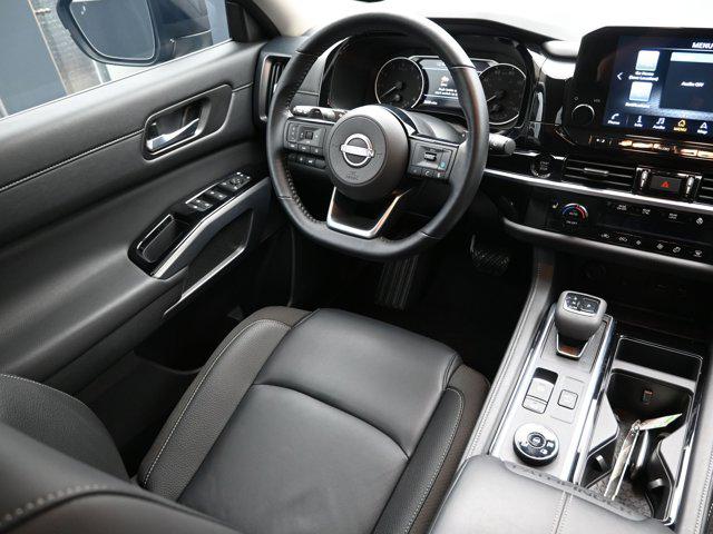 2025 Nissan Pathfinder SL 4WD