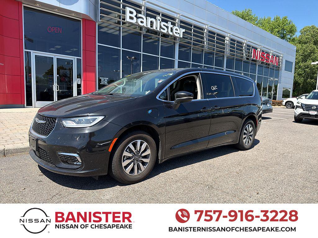2023 Chrysler Pacifica Hybrid Touring L Hybrid's photo