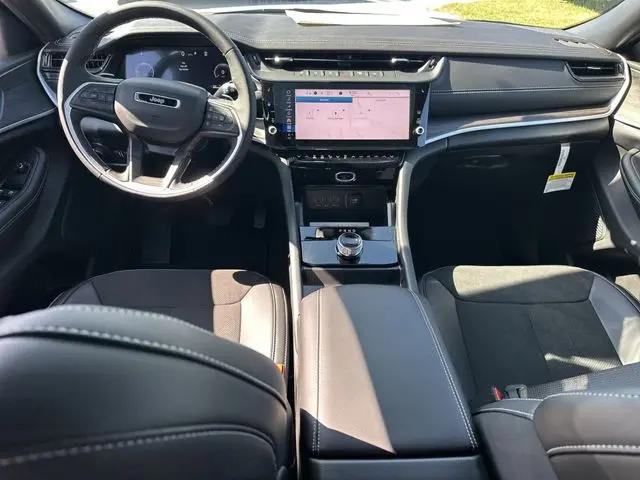 2026 Jeep Grand Cherokee L Altitude 4x2