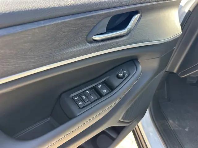2026 Jeep Grand Cherokee L Altitude 4x2
