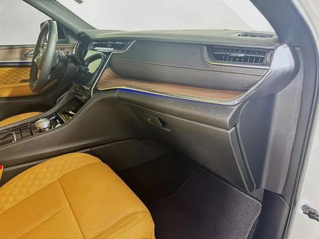 2025 Jeep Grand Cherokee L Summit 4x4