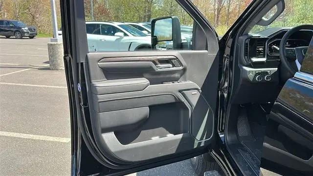 2026 GMC Sierra 3500HD Crew Cab, Long Bed, SLT Dual Rear Wheel, 4WD