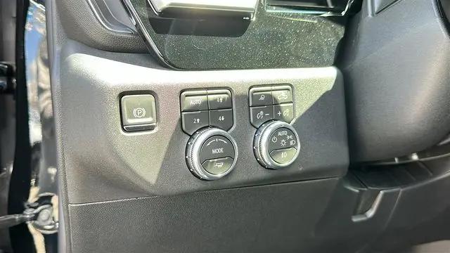 2026 GMC Sierra 3500HD Crew Cab, Long Bed, SLT Dual Rear Wheel, 4WD