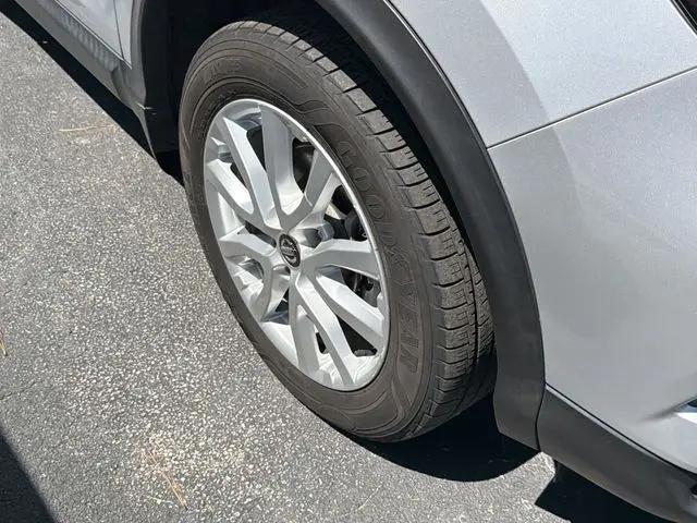 2020 Nissan Rogue Sport SV FWD Xtronic CVT