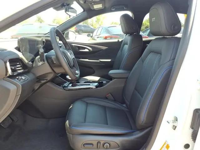 2026 Buick NV Sport Touring FWD