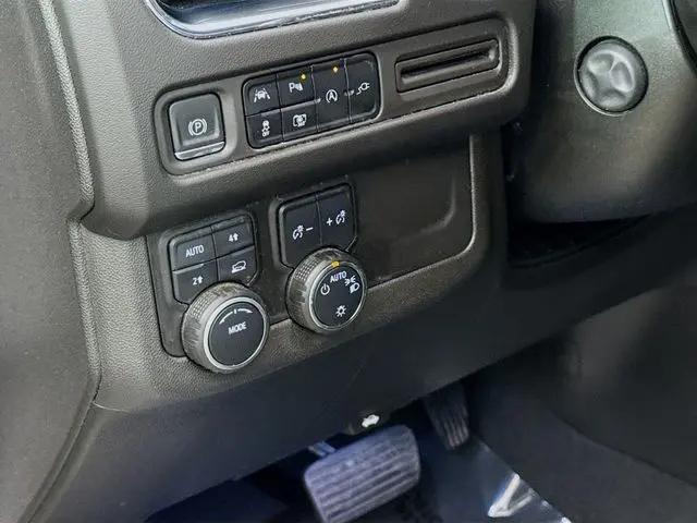 2022 Chevrolet Suburban 4WD RST