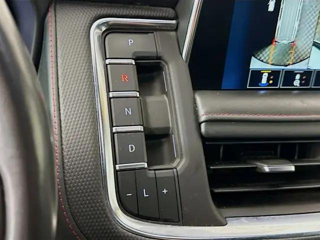 2022 Chevrolet Suburban 4WD RST