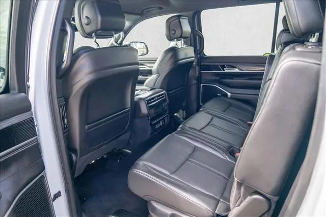 2023 Jeep Wagoneer Series III 4x4