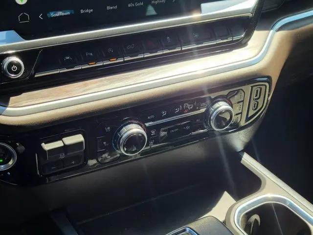 2022 GMC Sierra 1500 4WD Crew Cab Short Box SLT