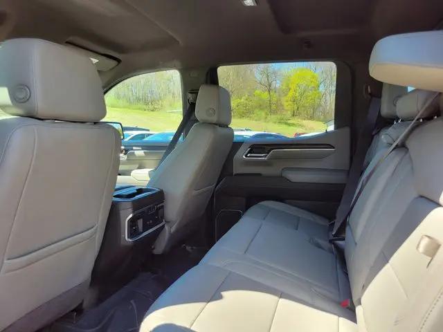 2022 GMC Sierra 1500 4WD Crew Cab Short Box SLT