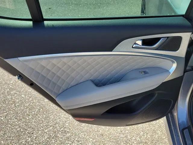 2023 Genesis G70 3.3T RWD