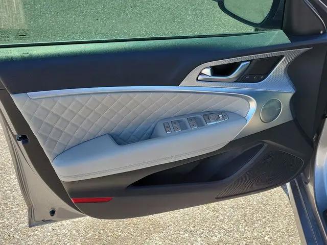 2023 Genesis G70 3.3T RWD