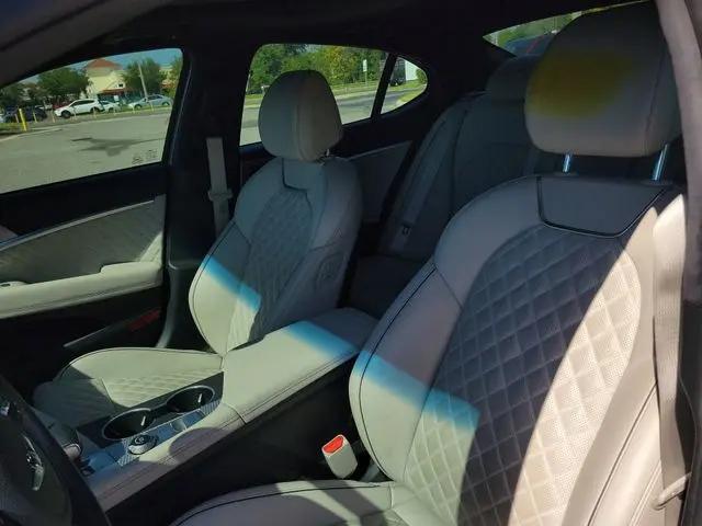 2023 Genesis G70 3.3T RWD