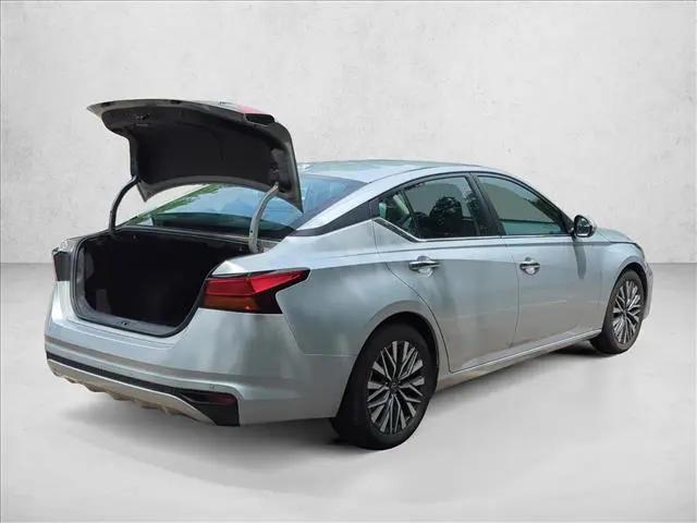 2023 Nissan Altima SV FWD