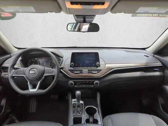 2023 Nissan Altima SV FWD