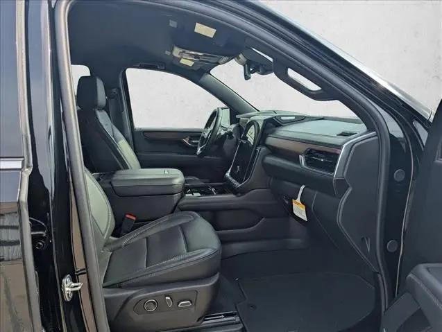2025 GMC Yukon 4WD Denali