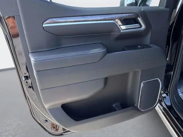 2026 Chevrolet Silverado 1500 4WD Crew Cab Short Bed LTZ