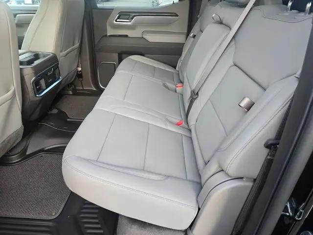 2026 GMC Sierra 1500 Crew Cab, Short Bed, SLT, 4WD