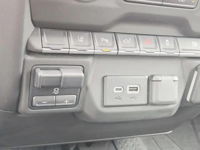 2025 Chevrolet Silverado 2500HD 4WD Double Cab Standard Bed Custom