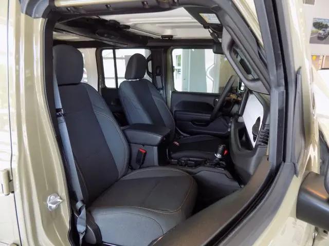 2025 Jeep Wrangler 4-Door Summit 4x4