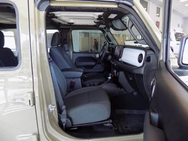 2025 Jeep Wrangler 4-Door Summit 4x4
