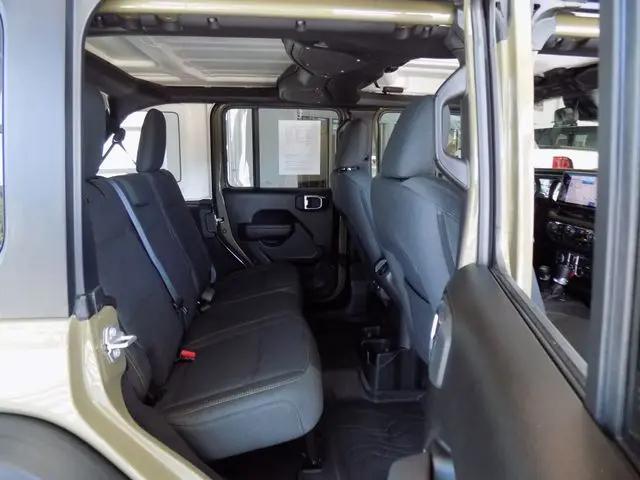 2025 Jeep Wrangler 4-Door Summit 4x4