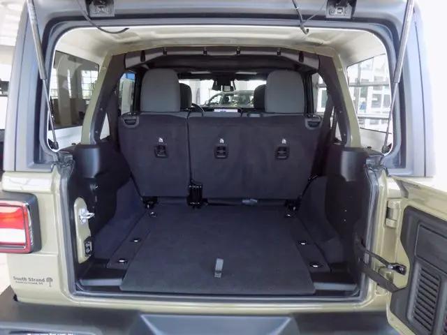 2025 Jeep Wrangler 4-Door Summit 4x4