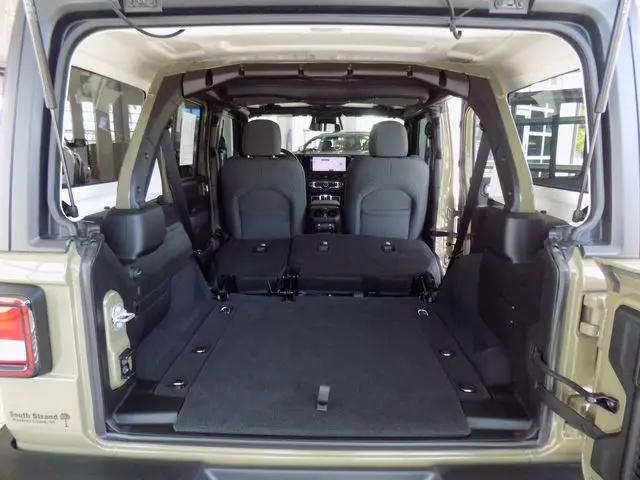 2025 Jeep Wrangler 4-Door Summit 4x4