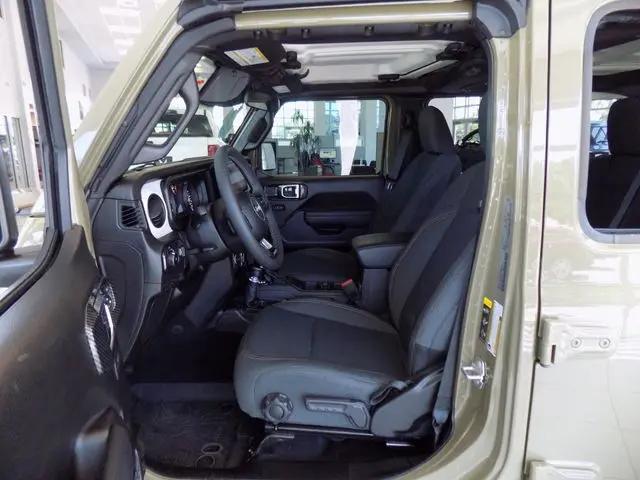 2025 Jeep Wrangler 4-Door Summit 4x4