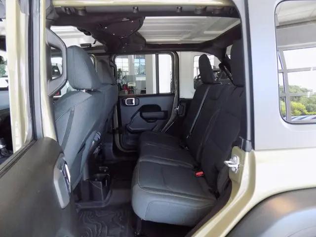 2025 Jeep Wrangler 4-Door Summit 4x4