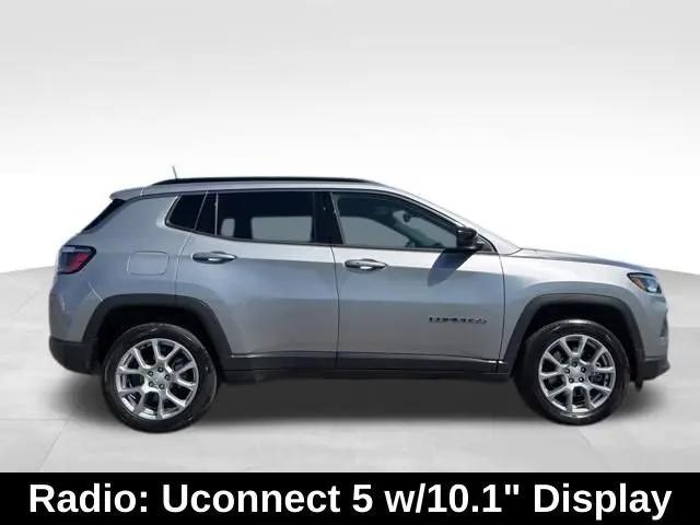 2023 Jeep Compass Latitude Lux FWD
