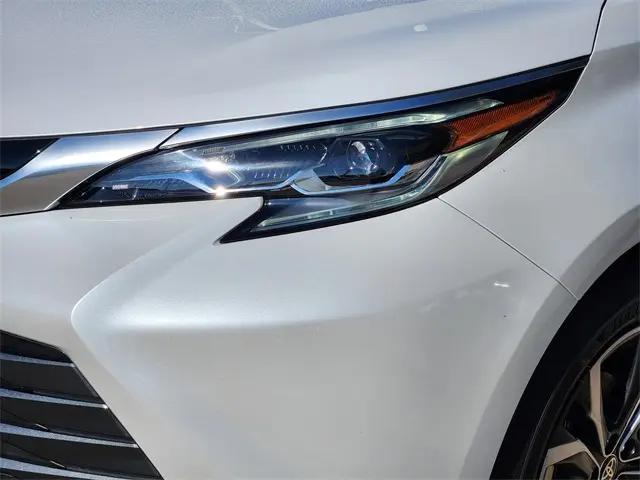 2025 Toyota Sienna Platinum