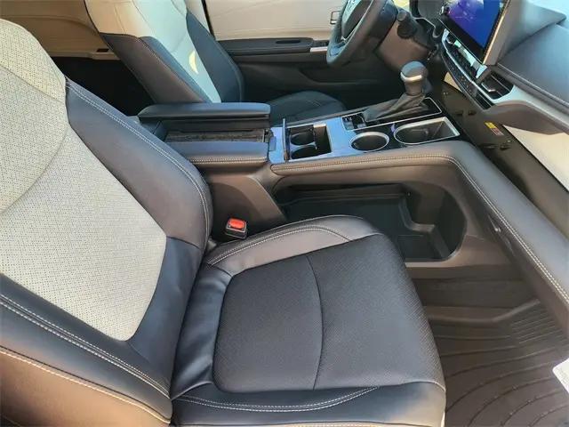 2025 Toyota Sienna Platinum