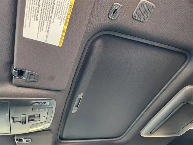 2025 Toyota Sienna Platinum