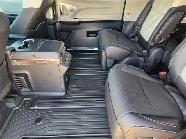 2025 Toyota Sienna Platinum