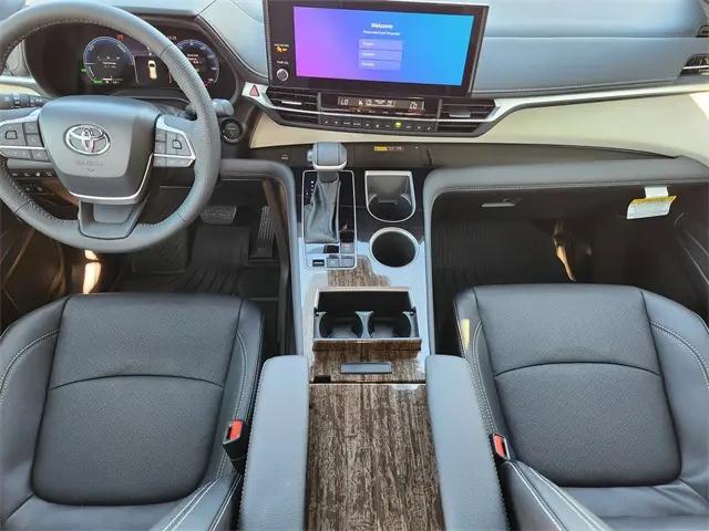 2025 Toyota Sienna Platinum