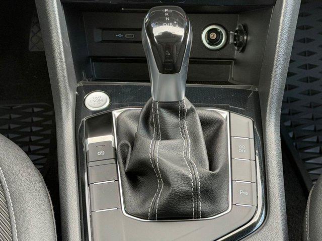 2026 Volkswagen Taos SE Black