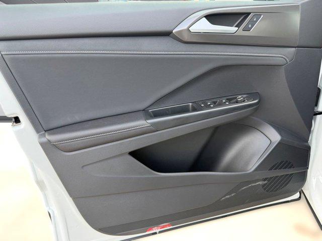 2026 Volkswagen Taos SE Black