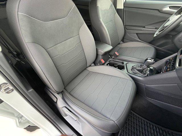2026 Volkswagen Taos SE Black