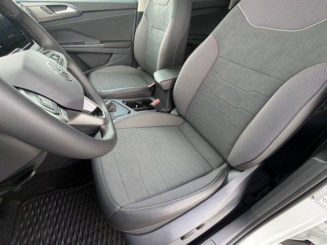 2026 Volkswagen Taos SE Black