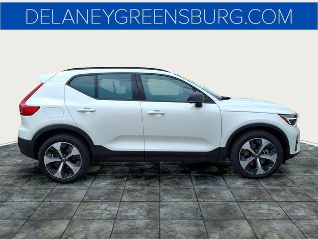 2023 Volvo XC40 B5 Plus Dark Theme