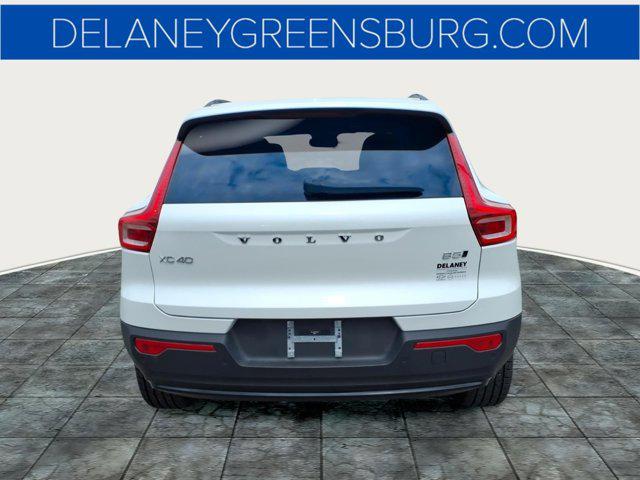 2023 Volvo XC40 B5 Plus Dark Theme