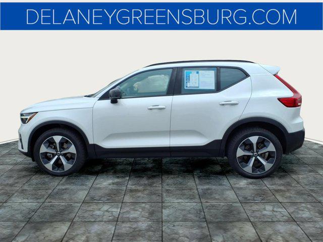 2023 Volvo XC40 B5 Plus Dark Theme