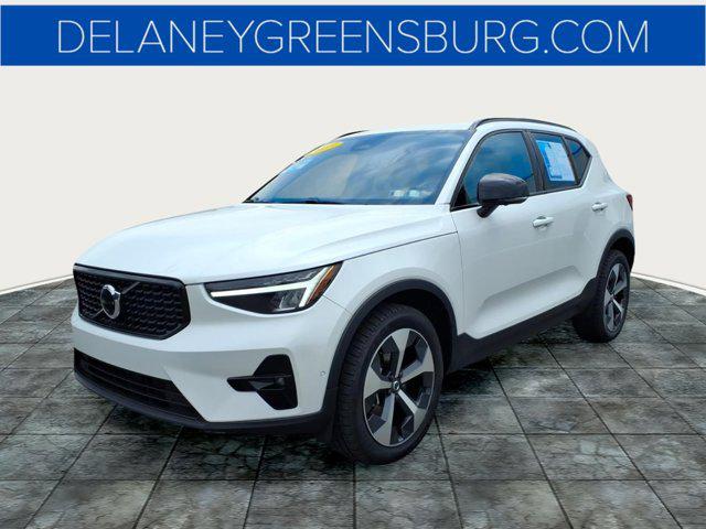 2023 Volvo XC40 B5 Plus Dark Theme