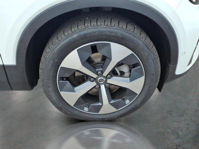 2023 Volvo XC40 B5 Plus Dark Theme