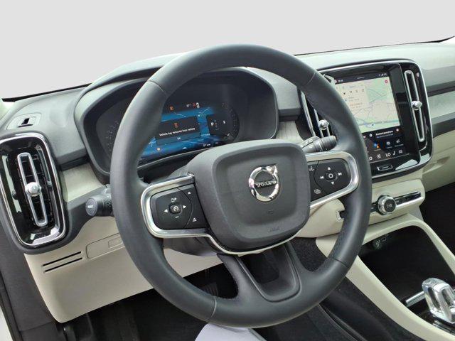 2023 Volvo XC40 B5 Plus Dark Theme