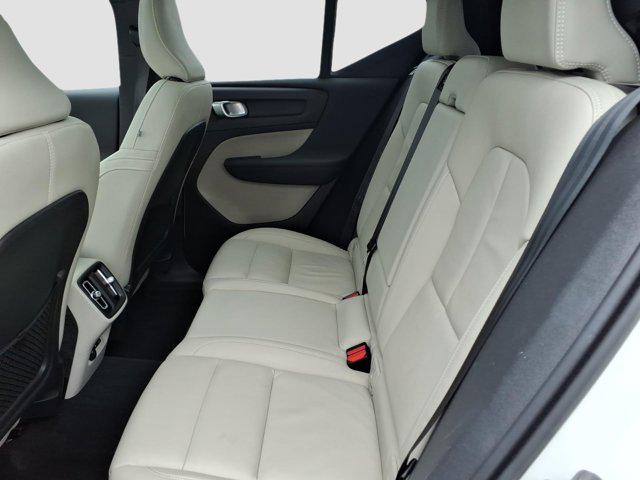 2023 Volvo XC40 B5 Plus Dark Theme