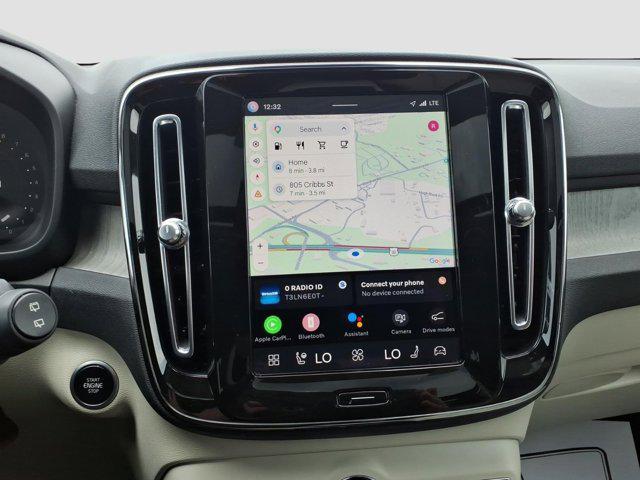 2023 Volvo XC40 B5 Plus Dark Theme
